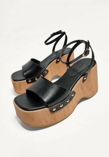 Босоножки на каблуке