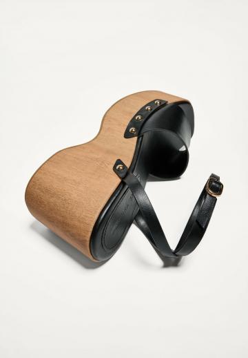 Босоножки на каблуке