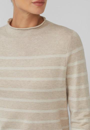 Пуловер в полоску