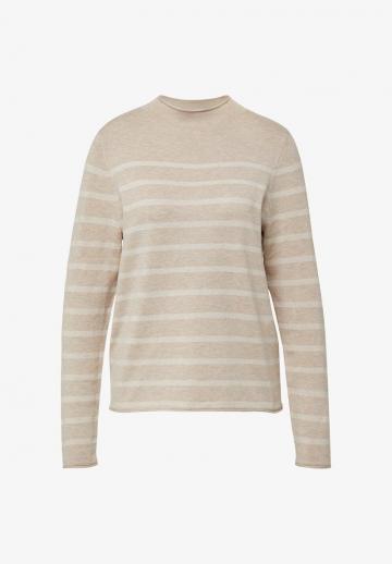 Пуловер в полоску