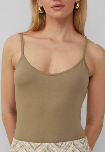 Топ на бретельках