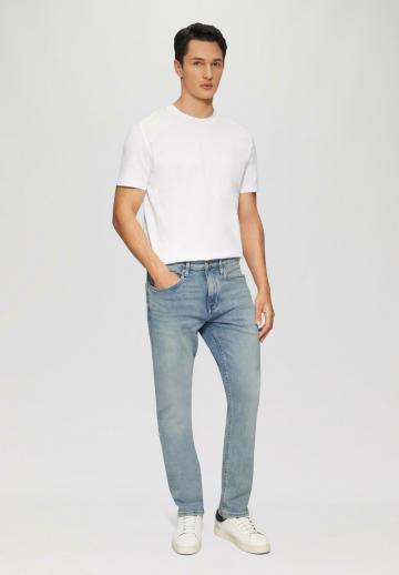Прямые джинсы