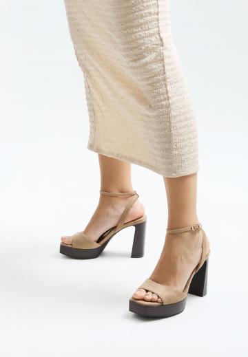 Босоножки на платформе