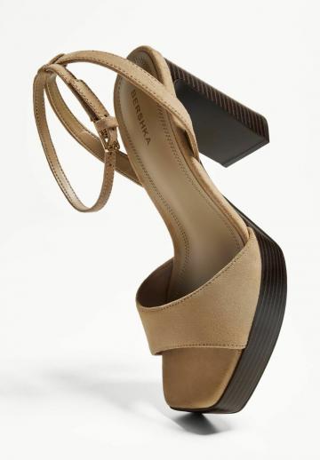 Босоножки на платформе