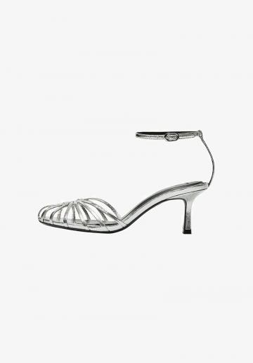 Туфли с ремешком