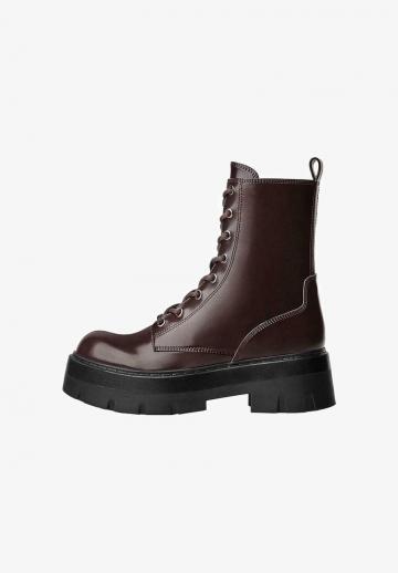 Ботинки на шнуровке