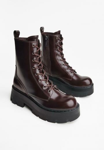 Ботинки на шнуровке