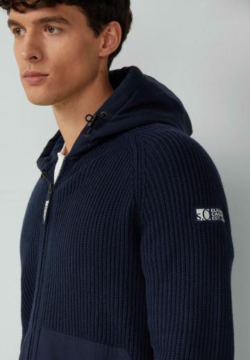 Вязаная кофта