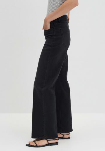 Клешеные джинсы