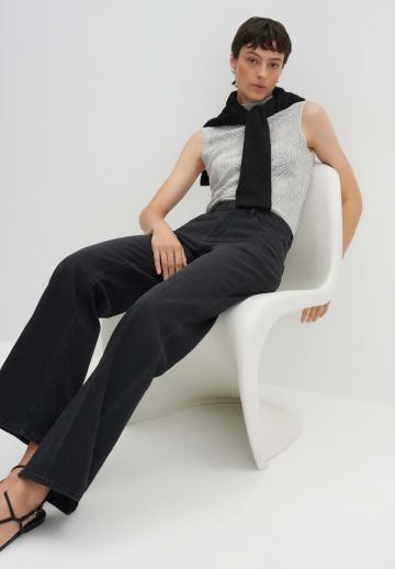 Клешеные джинсы