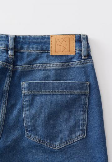 Прямые джинсы