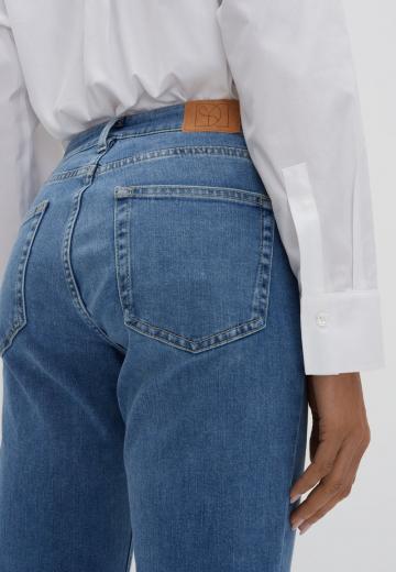 Короткие джинсы