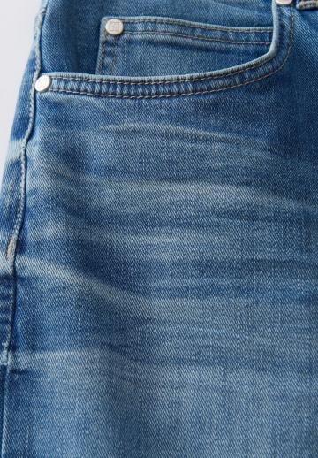 Короткие джинсы