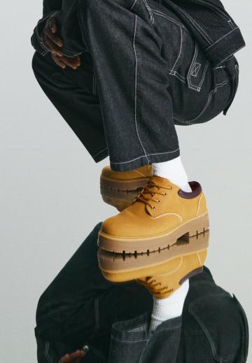 Ботинки на шнуровке