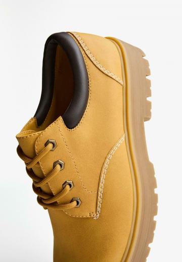 Ботинки на шнуровке