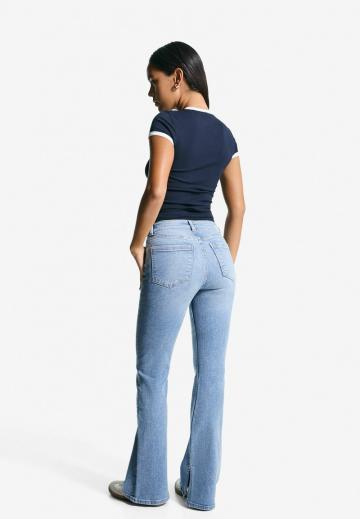 Клешеные джинсы