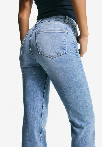 Клешеные джинсы