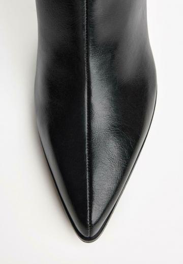 Высокие сапоги