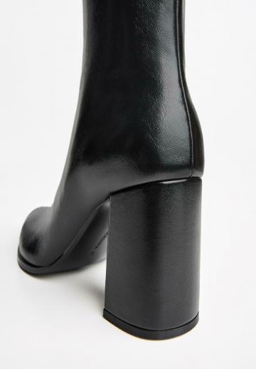 Высокие сапоги