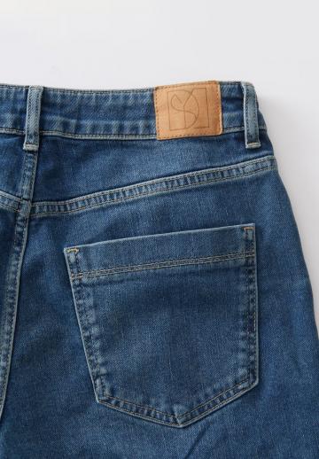 Прямые джинсы