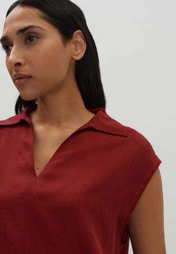 Блузка без рукавов