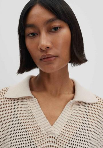 Пуловер с вырезом V