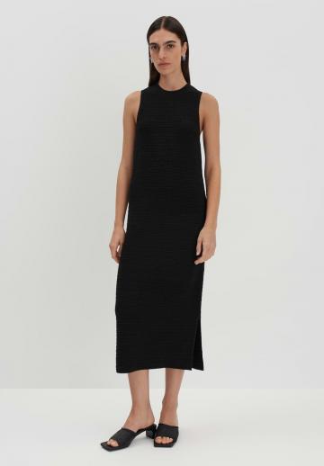 Вязаное платье