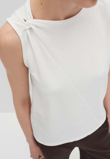 Блузка без рукавов