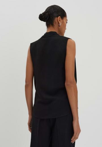 Блузка без рукавов