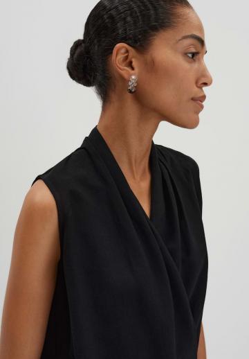 Блузка без рукавов