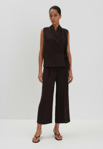 Блузка без рукавов