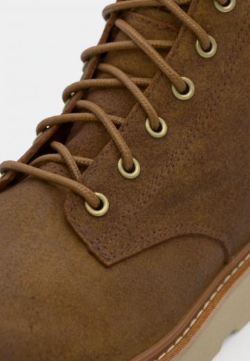 Ботинки на шнуровке