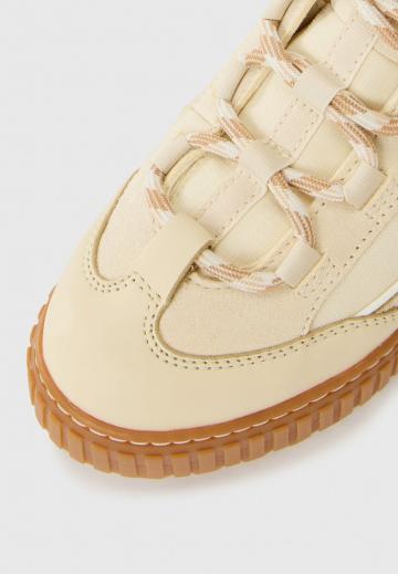 Ботинки на шнуровке