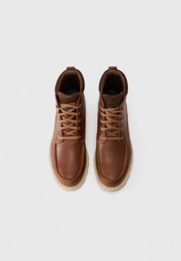 Ботинки на шнуровке