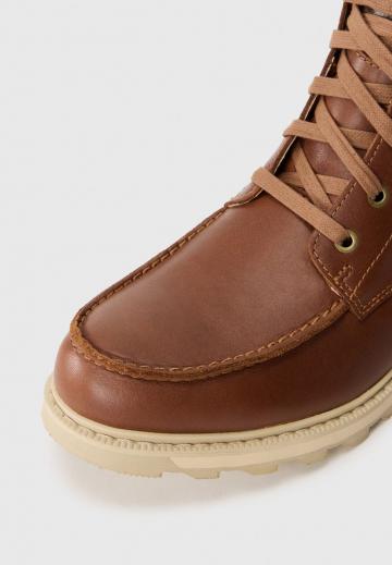 Ботинки на шнуровке