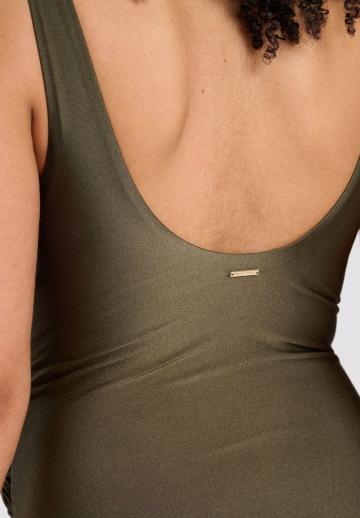 Слитный купальник