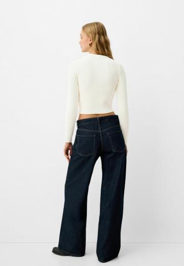 Пуловер в полоску