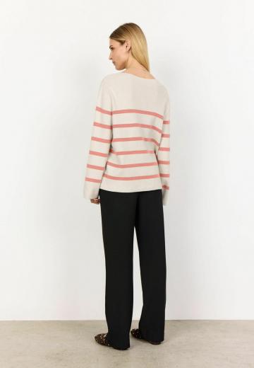 Пуловер в полоску