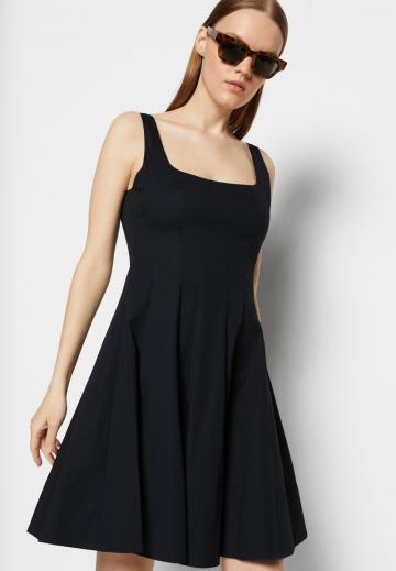 Короткое платье
