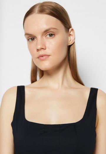 Короткое платье