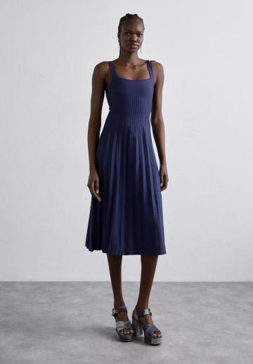 Вязаное платье