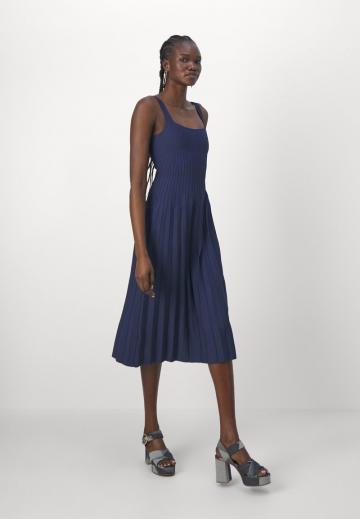 Вязаное платье