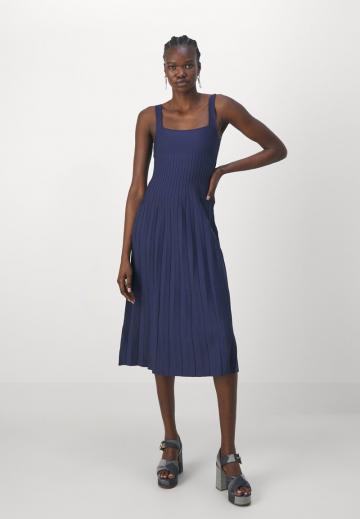 Вязаное платье