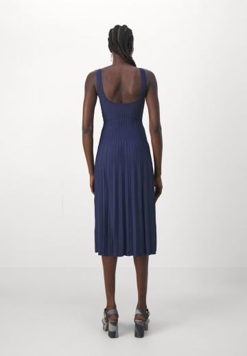 Вязаное платье