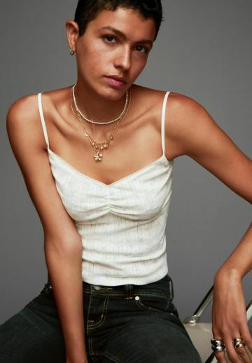 Топ на бретельках