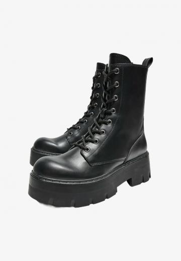 Ботинки на шнуровке