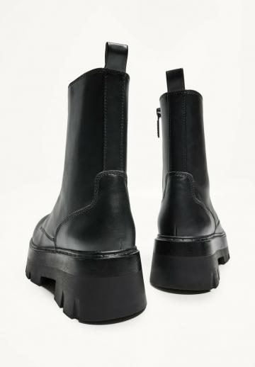 Ботинки на шнуровке