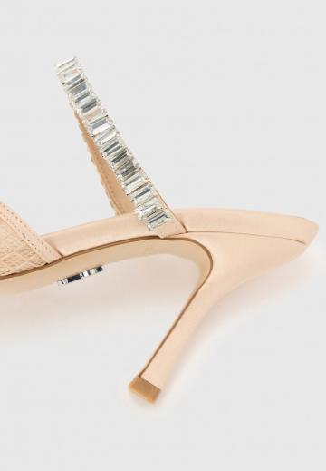 Босоножки на каблуке