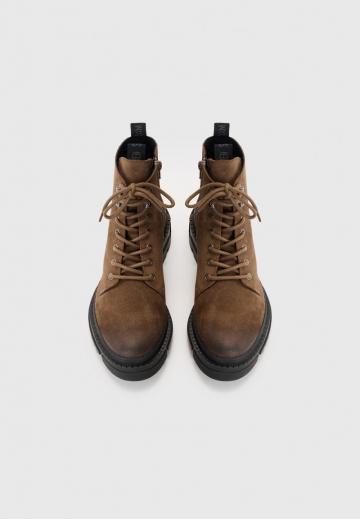 Ботинки на шнуровке