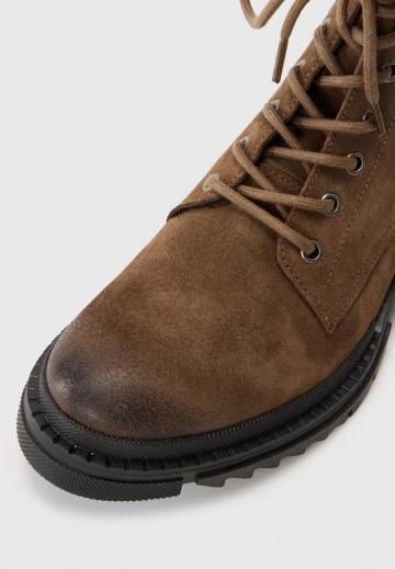 Ботинки на шнуровке
